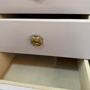 Cajonera Blanca de MDF Laminado con Tiradores Dorados - imagen 2