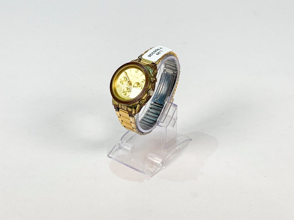 Lote anterior: Reloj de pulsera moderno en oro