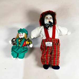 Lote anterior: Dos Muñecos Payaso de Porcelana con Ropas Coloridas