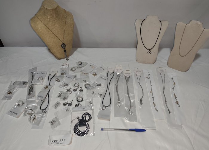 Lote de 50 Piezas de Joyería Nueva en Acero Quirúrgico: Collares, Aros y Pulseras