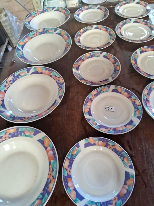 Juego de platos y platillos cerámicos con patrón floral - imagen 2