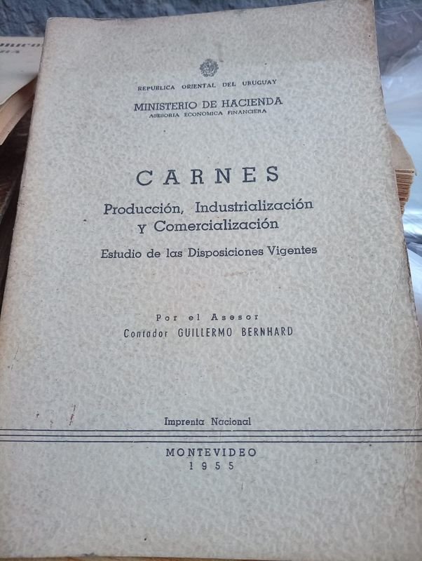 Libro Ministerio de Hacienda: Carnes - Producción, Industrialización y Comercialización - Montevideo 1955