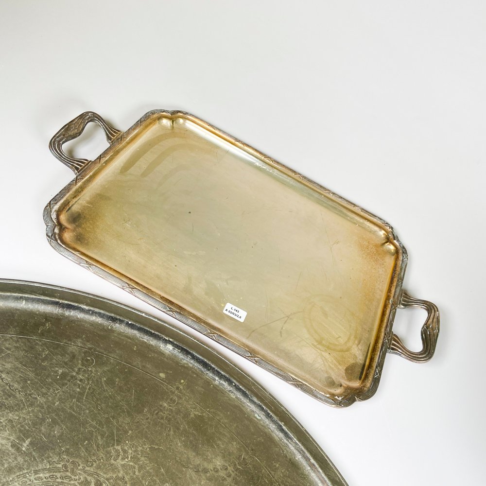 Bandeja de metal decorada con asas - imagen 4