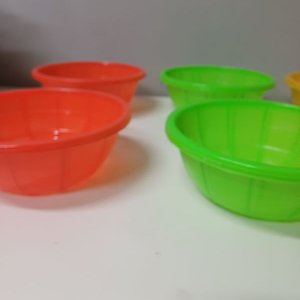 Lote de 100 Coladores Plásticos de 28cm en Colores Vivos - imagen 3