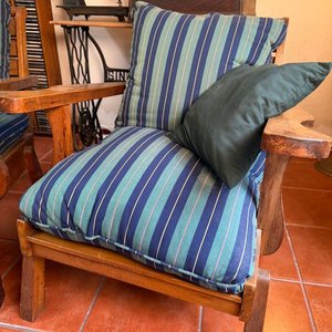 Par de Sillones Individuales de Madera con Tapizado Rayado - imagen 3