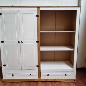 Lote siguiente: Modular Blanco y Natural con Puertas, Estantes y Cajones