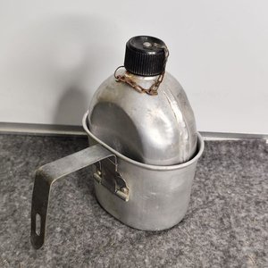 Cantimplora de Aluminio con Soporte Metálico - imagen 2