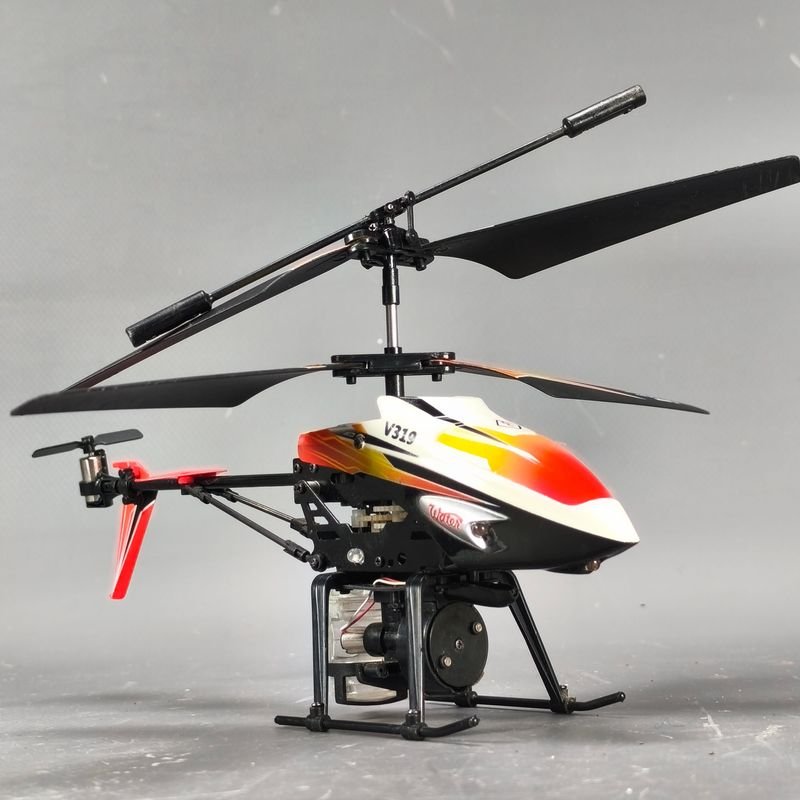 Helicóptero controlado a distancia con lanzamiento de agua - imagen 5