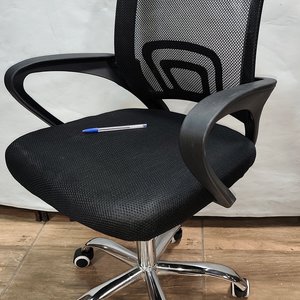 Silla de Oficina Giratoria Negra con Respaldo Lumbar en Malla - imagen 3