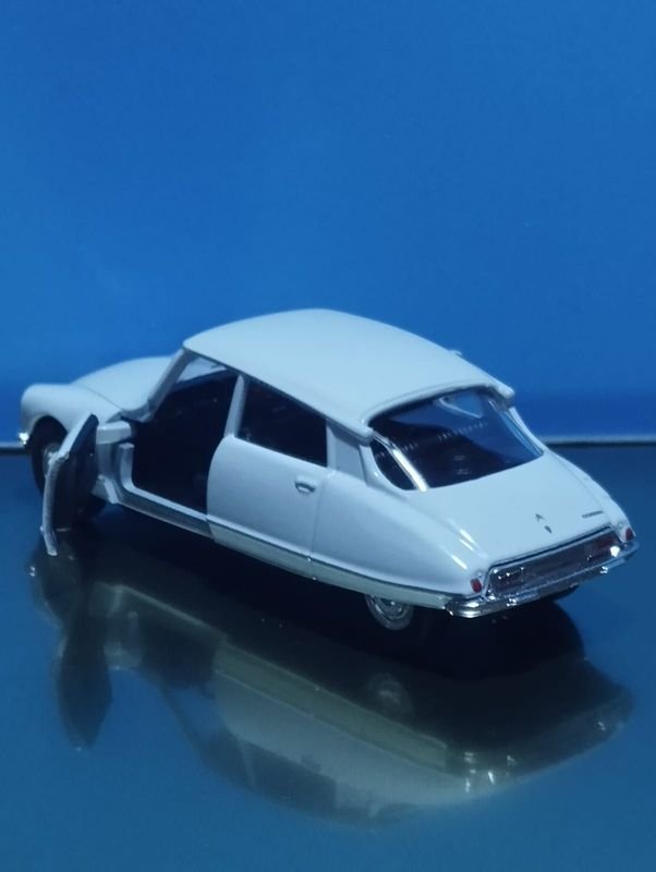 Auto Coleccionable Citroen Ds 23 año 73 - Excelente Condición - imagen 4