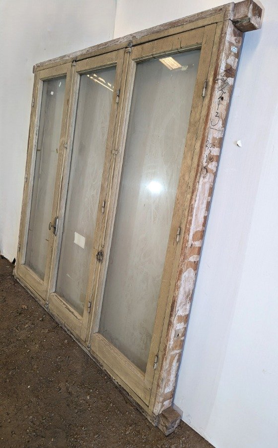 Ventana antigua con 3 hojas batientes en cedro y fallebas - imagen 6