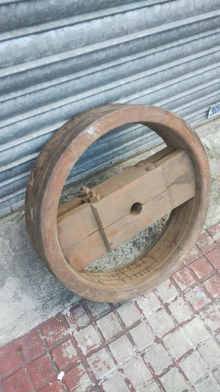 Antigua polea en Algarrobo - Accesorios para la construcción - imagen 2