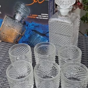 Lote anterior: Juego de Licorera con 6 Vasos de Vidrio Tallado