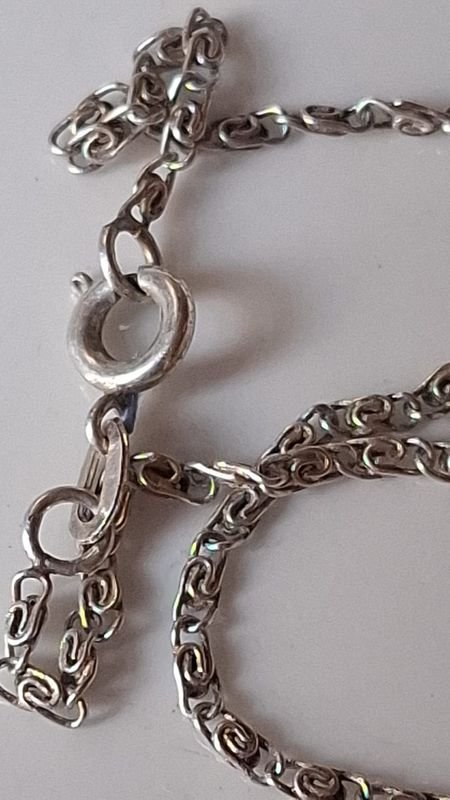 Cadenita de plata con anillo - imagen 2