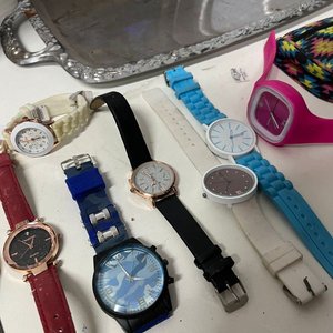 Lote de 10 Relojes, 2 Bandejas y Papelera - imagen 9