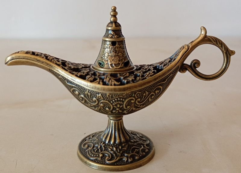 Lote anterior: Quemador en miniatura de metal bronceado, forma de lámpara de Aladino