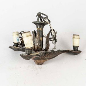 Lote siguiente: Araña de Bronce Estilo Art Decó, Tres Luces
