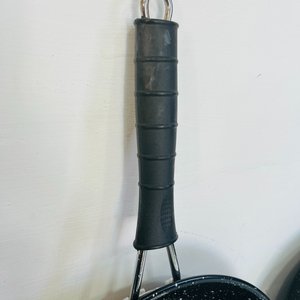 Set de 3 Sartenes Antiadherentes con Diseño Moteado Negro - imagen 3