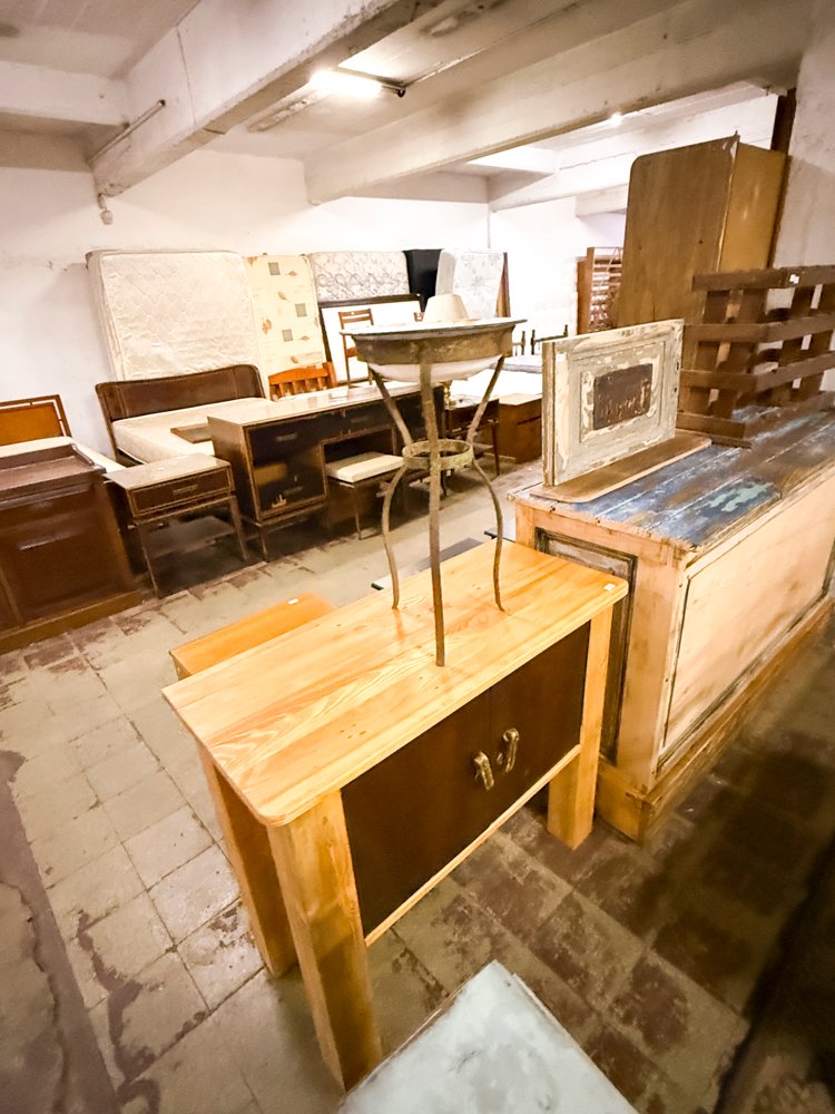 Muebles y Objetos de Decoración Varios