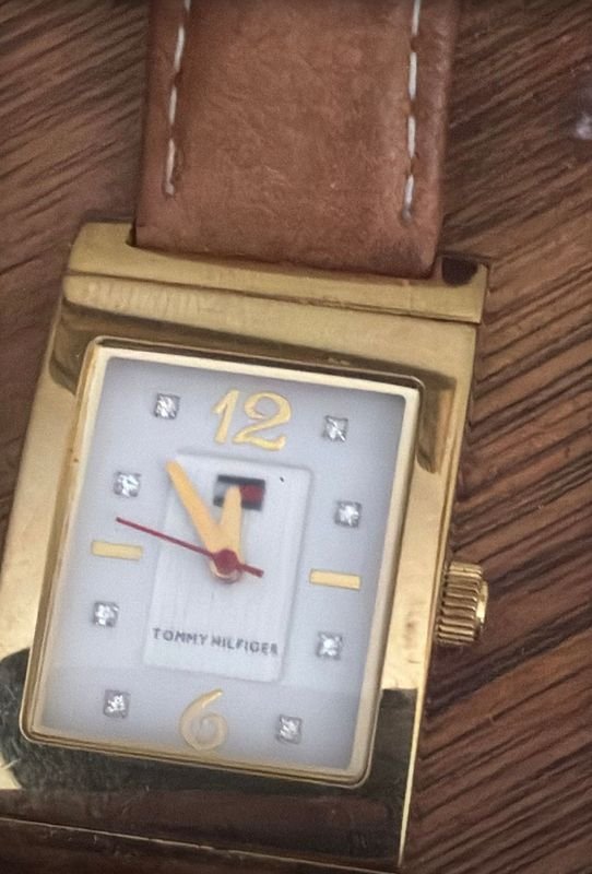 Reloj Tommy Hilfiger F80259 Lujo Dorado Reversible Cuero Marrón