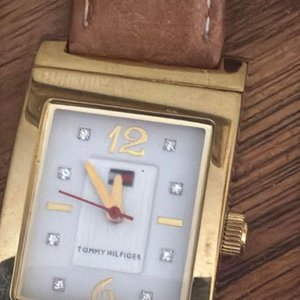 Lote anterior: Reloj Tommy Hilfiger F80259 Lujo Dorado Reversible Cuero Marrón