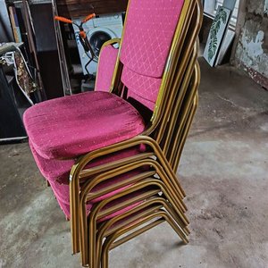 Lote de 6 Sillas Plegables Tapizadas Rojas con Estructura Dorada - imagen 4