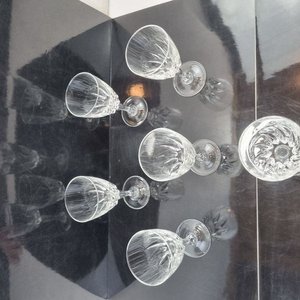 L 273 - Set De 6 Piezas - Conjunto de 6 copas de cristal con diseño tallado en el copón y base lisa, en muy buen estado de conservación (6 Unidades) - imagen 4