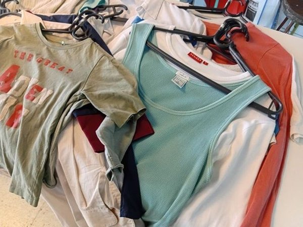 Ropa de mujer variada y estilos - imagen 2