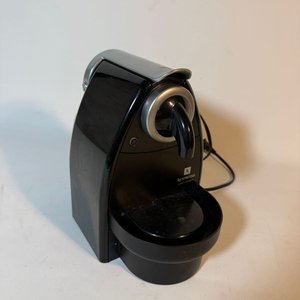 Lote anterior: Cafetera Nespresso Essenza Automática C100 Negra 110V