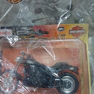 Lote anterior: Miniatura de Motocicleta Harley-Davidson Maisto en Envase