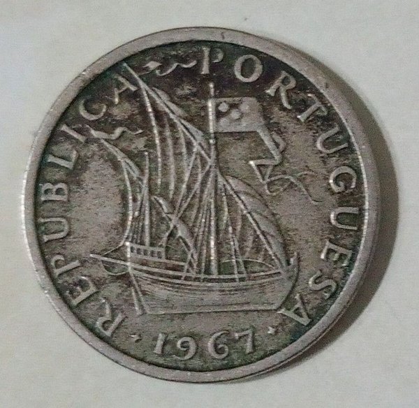 Moneda Portuguesa de 1967 - Carabela y Escudo - imagen 1