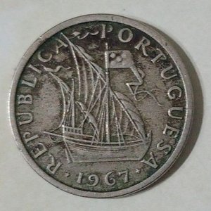 Moneda Portuguesa de 1967 - Carabela y Escudo - imagen 1