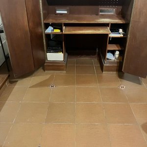 Mueble Escritorio Adaptado con Puertas y Llaves - imagen 6