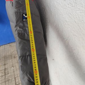 Campera Acolchada Millet Gris y Roja con Capucha - imagen 15