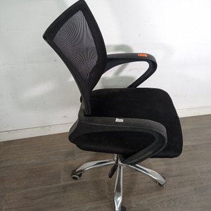 Silla Giratoria de Escritorio Negra con Respaldo de Malla - imagen 3
