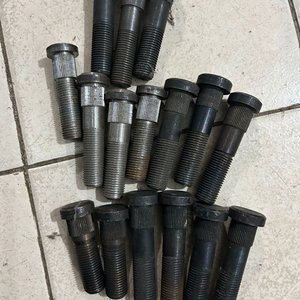 Lote de Tornillos para Rueda de Camión y Carro - imagen 7