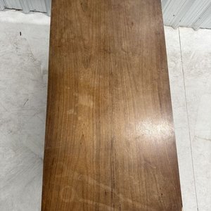Escritorio de Madera Oscura con Cajonera Metálica y Tiradores - imagen 7