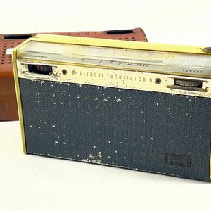 Radio Transistor Hitachi WH 822H Vintage con Estuche de Cuero - imagen 4