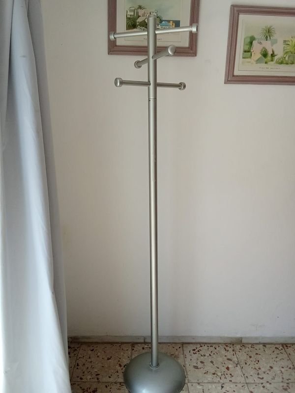 Lote anterior: Perchero de metal para ropa y accesorios