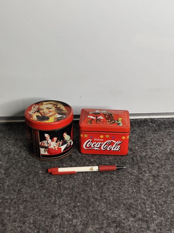 Dos Latas Metálicas Coca-Cola Vintage