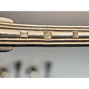 Doce Cubiertos Antiguos de Metal con Monogramas: 6 Tenedores y 6 Cucharas Soperas - imagen 5