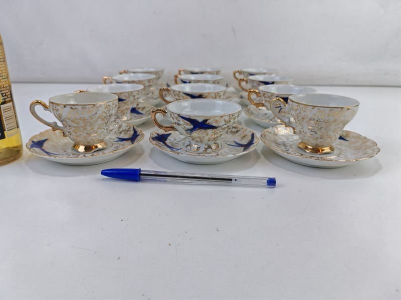 Conjunto de Tazas y Platos de Porcelana - imagen 5