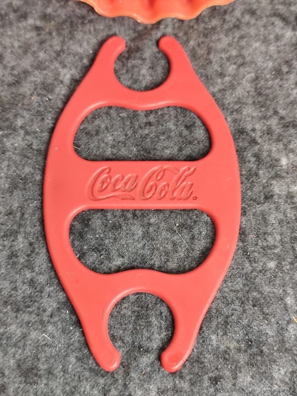 Dos Piezas de Plástico Coca-Cola: Tapa y Organizador