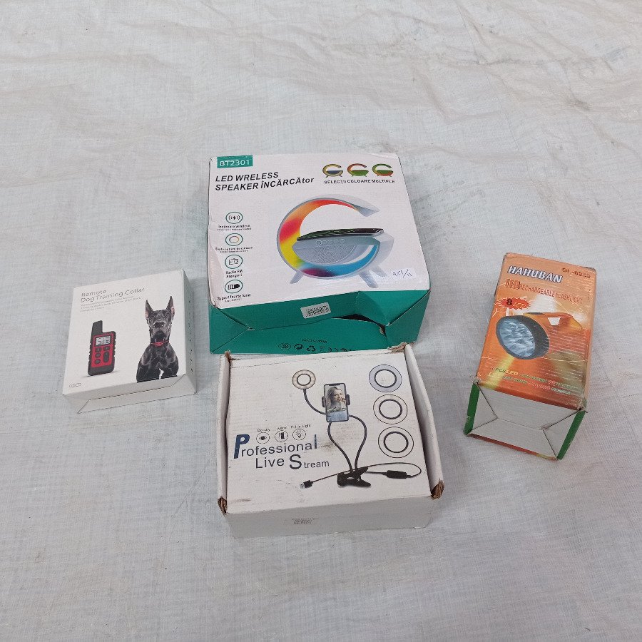 Cuatro piezas: cargador + linterna + cargador de celular + collar para perro.