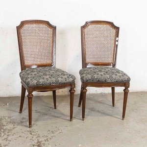 Lote siguiente: Par de Sillas Estilo Luis XVI con Respaldo Esterillado y Asientos Tapizados