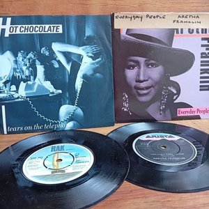 Lote anterior: Dos Discos Simples: Hot Chocolate "Tears on the Telephone" y Aretha Franklin "Everyday"