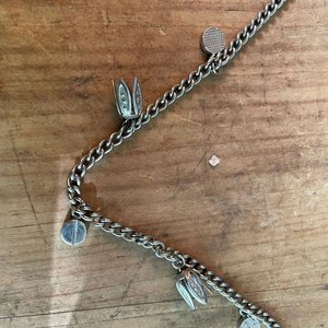 Cadena de Dama Grande con Adornos Delicados de Plata - imagen 3