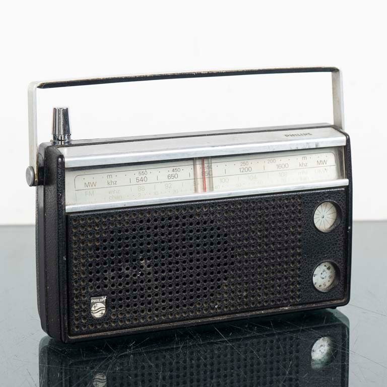 Lote siguiente: Radio Philips Vintage con Buen Estado