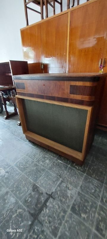 Radio Clásica con Mueble de Radio en Excelente Estado - imagen 13