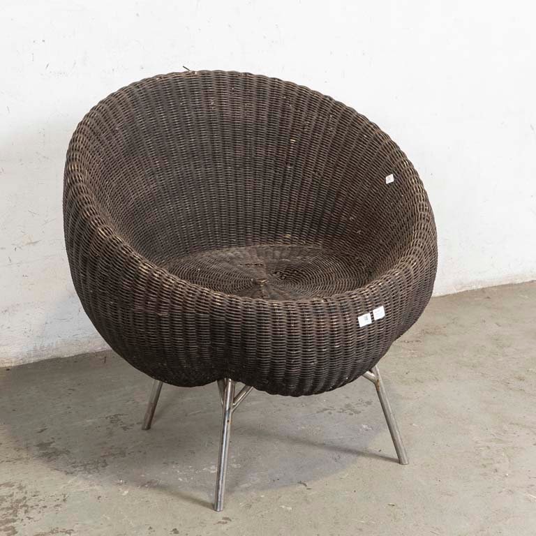 Sillón Hongo de Ratán con Patas Cromadas